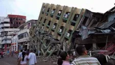 Varios edificios de Ecuador se derrumbaron por terremoto