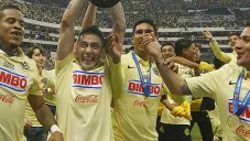 Sambueza levanta orgulloso el título del A2014