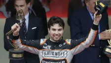 Checo Pérez sube al podio tras finalizar en tercer lugar en el GP de Mónaco