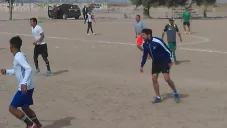 Oribe Peralta jugó con habitantes de La Partida, Coahuila