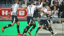 Jugadores de Monterrey celebran anotación contra Tuzos