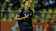 Vinicio Angulo festeja gol con Dorados