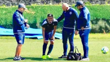 Elías Hernández con los médicos del Cruz Azul