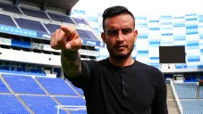 Jesús Zavala en sesión de fotos con RÉCORD