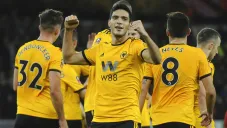 Jiménez celebra anotación con Wolverhampton en la FA Cup