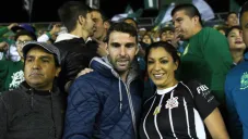 Boselli se toma foto con aficionada en partido del León