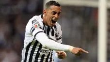 Rogelio Funes Mori festeja un gol con Monterrey