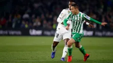 Guardado disputa el duelo contra el Real Madrid