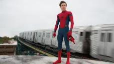 Tom Holland interpretando a Spiderman
