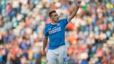 Christian Giménez saluda a la tribuna en el Azul