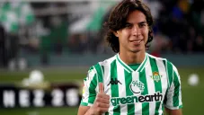 Lainez durante su presentación con el Betis