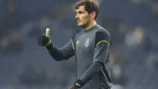 Casillas durante un juego con el Porto