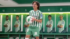 Lainez, en el vestidor del Betis