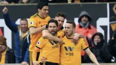 Jugadores de los Wolves festejan un gol frente al Leicester
