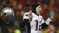 Tom Brady festeja el triunfo de los Patriots ante los Chiefs