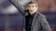 Palermo da indicaciones durante un compromiso