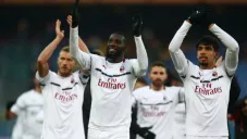 Jugadores del Milan festejan el triunfo
