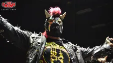 Trauma I hace su entrada al ring