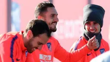 Godín, Koke y Griezmann en un entrenamiento con el Atleti