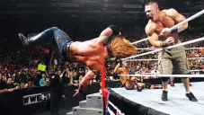 Momento en que John Cena elimina a Heath Slater