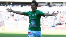 Jose Juan Macías festeja doblete ante Gallos