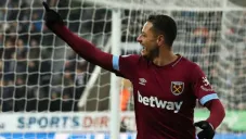 Chicharito en partido con el West Ham
