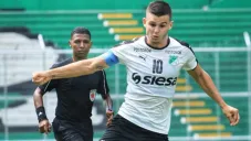 Benedetti disputa un duelo con el Deportivo Cali