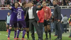 Hernán Cristante reclama gol anulado contra Chivas