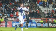 Víctor Guzmán celebra el gol con Pachuca