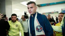 Nico Benedetti a su llegada al AICM