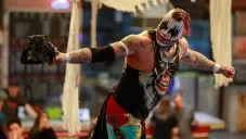 Pagano hace su entrada al ring