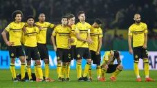 Jugadores del Borussia se lamentan tras ser eliminados