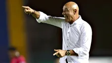 Chelís da indicaciones durante un juego