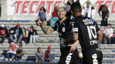 Jugadores del Pachcua celebran una anotación