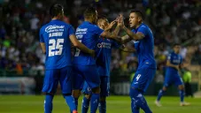 Jugadores de Cruz Azul celebran gol contra León