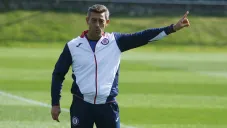 Caixinha durante entrenamiento de Cruz Azul