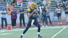 Luis Pérez se prepara para lanzar el ovoide