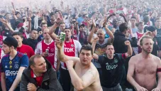 Seguidores holandeses, previo a un duelo del Ajax