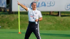 Tata Martino da indicaciones en entrenamiento del Tri