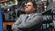 Miguel Herrera dirigiendo un partido del América