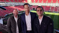 García, Zague y Martinoli en el Estadio Akron