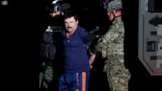 Joaquín Guzmán Loera escoltado por elementos del Ejército Nacional