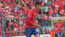Arce disputa un duelo en la Liga de Guatemala