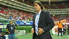Almeyda dirigiendo a Chivas