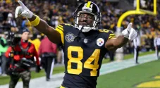 Antonio Brown en juego con los Steelers