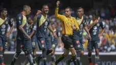 Jugadores de América reclaman a César Ramos tras una jugada