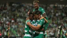 Santos celebra una anotación frente al Marathón