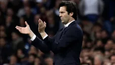 Santiago Solari aplaude en juego del Real Madrid