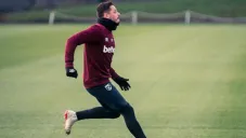 Chicharito Hernández durante un entrenamiento del West Ham