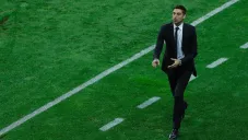 Diego Alonso en el partido contra Chivas